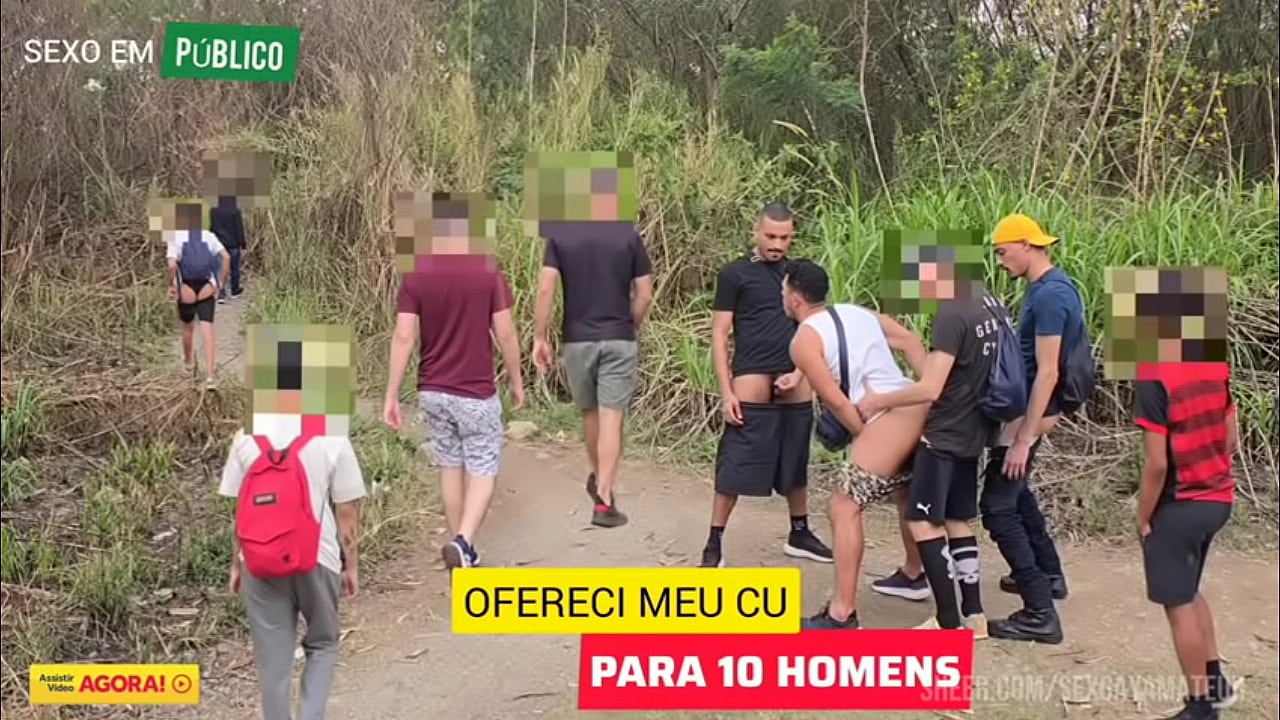 LEVEI 2 AMIGOS H&Eacute;TEROS PARA FODER MEU CU EM P&Uacute;BLICO, ONDE HOMENS COSTUMAM FAZER CAMINHADA. ENQUANTO CADA UM SE RESERVA PARA COMER MEU CU, UMA PLATEIA DE HOMENS OBSERVA E SE MASTURBAL.