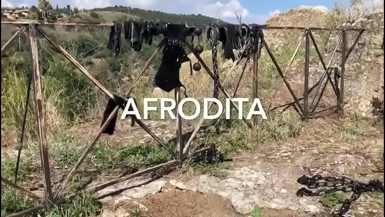 Prostituta haciendo dominaci&oacute;n con juguetitos en Ibiza