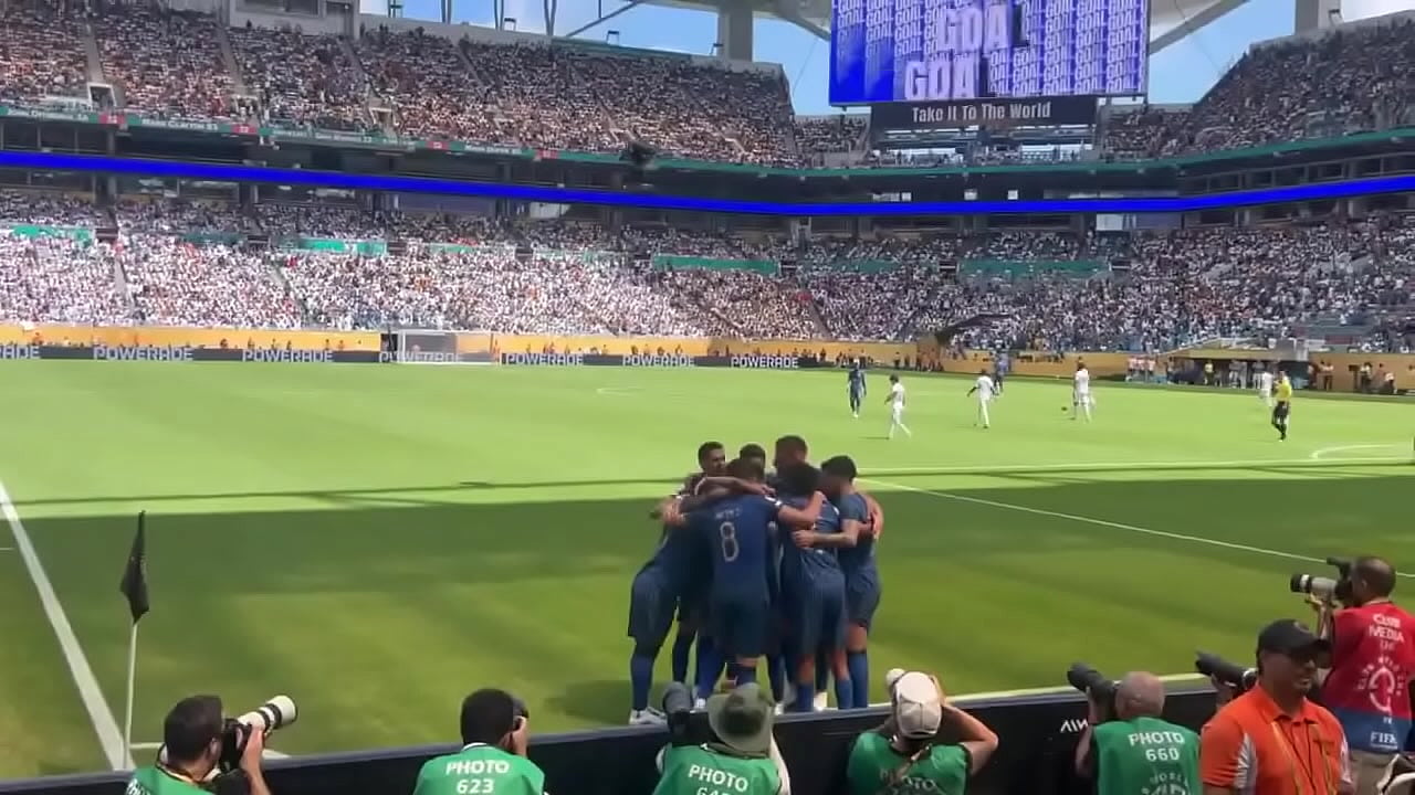 when you look the best you only fuck with the best. Papi wanted me front row ?