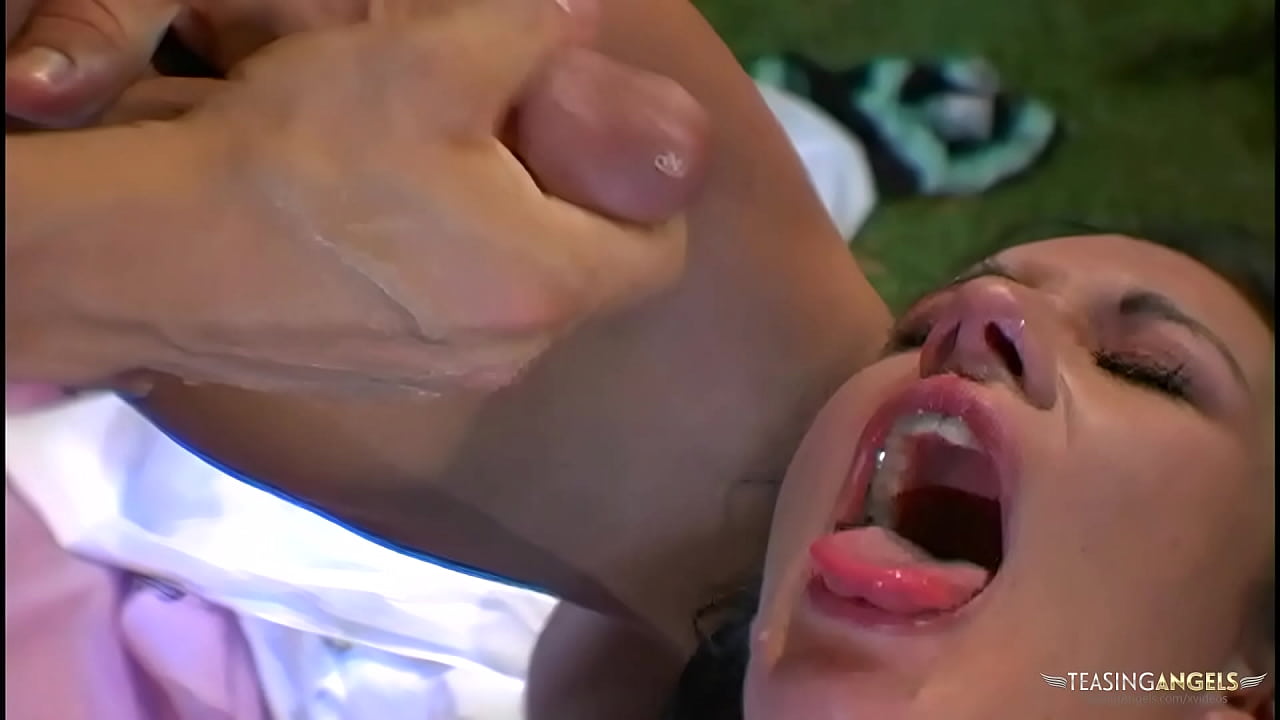 Not being able to satisfy herself with a dildo the brunette turned to anal sex