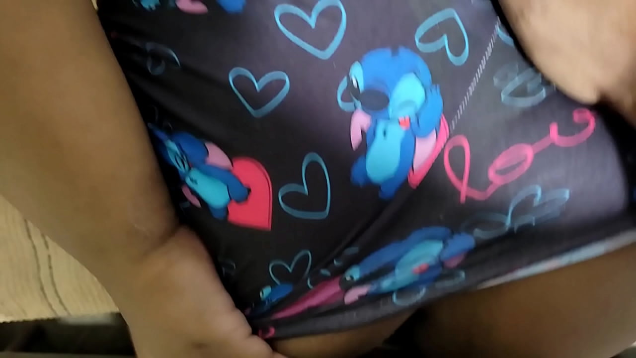 Enteada &eacute; flagrada pelo seu padrasto e &eacute; fudida