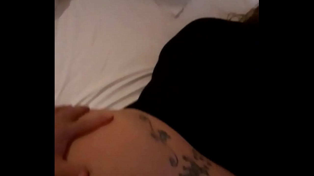 Gordinha bbw tatuada transando com o corno