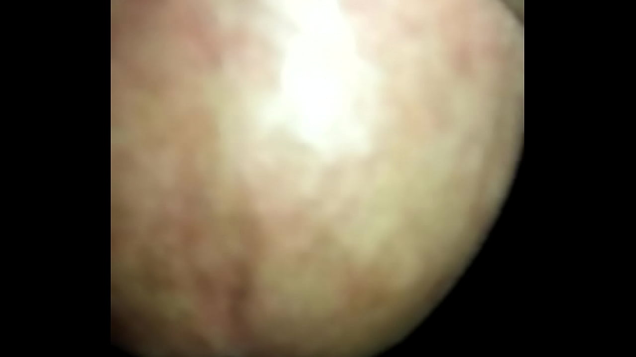 Neg&atilde;o gozando com muito leite