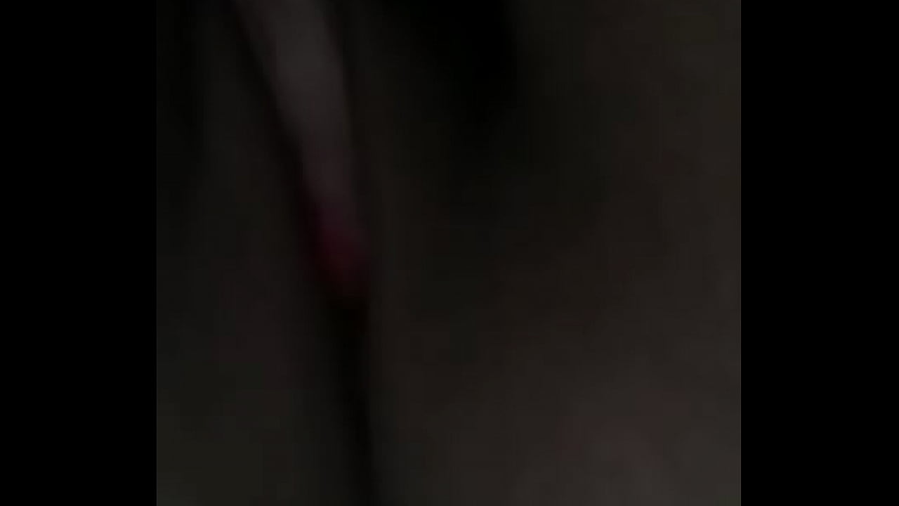 luisita dandose dedo en el ba&ntilde;o