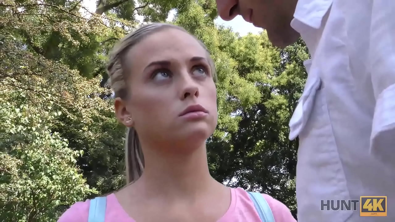 HUNT4K. Hunter paie beaucoup d'argent pour avoir la chance de baiser une blonde pr&egrave;s de son petit ami