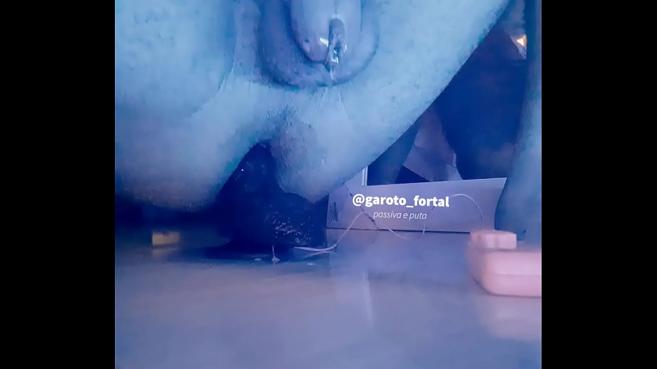 Viadinho brincando com consolo