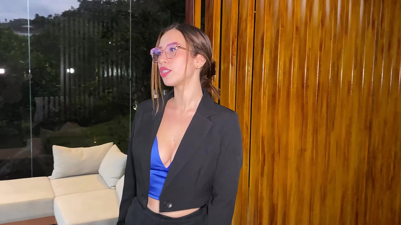 Recepcionista se deja comprar por Dinero (Fuck Hard Pussy and Creampie) ZacTeFolla