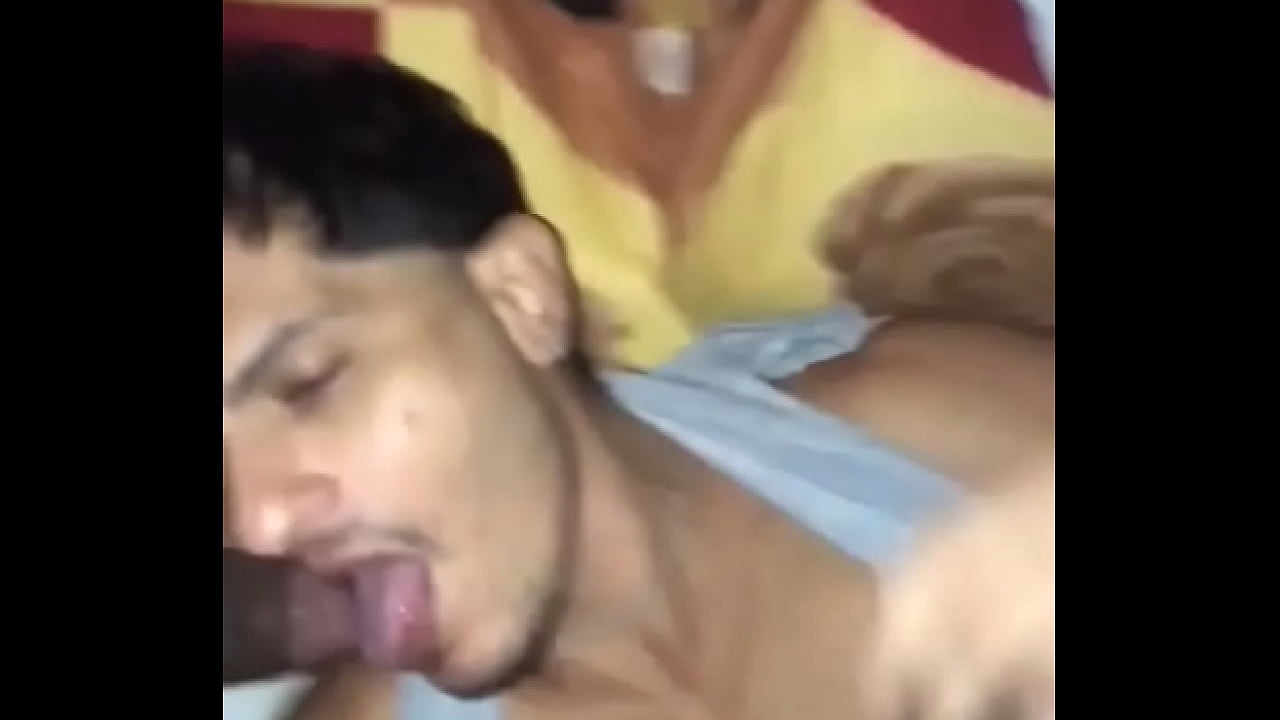 Negao casado hetero me botou pra mamar