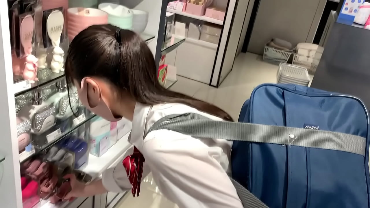 ハメ撮り　すべすべお肌のぴちぴちJKとセックス。おじさんと年の差も身長差もあるセックスがエロい。美乳 中出し 個人撮影 美女 フェラチオ 潮吹き パイパン 生ハメ　https://bit.ly/3IjIUX0