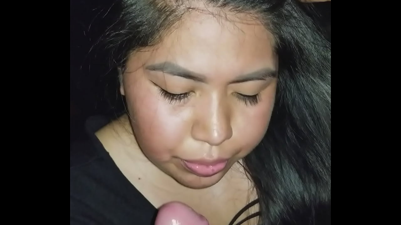 Amature sucks my dick after meeting her