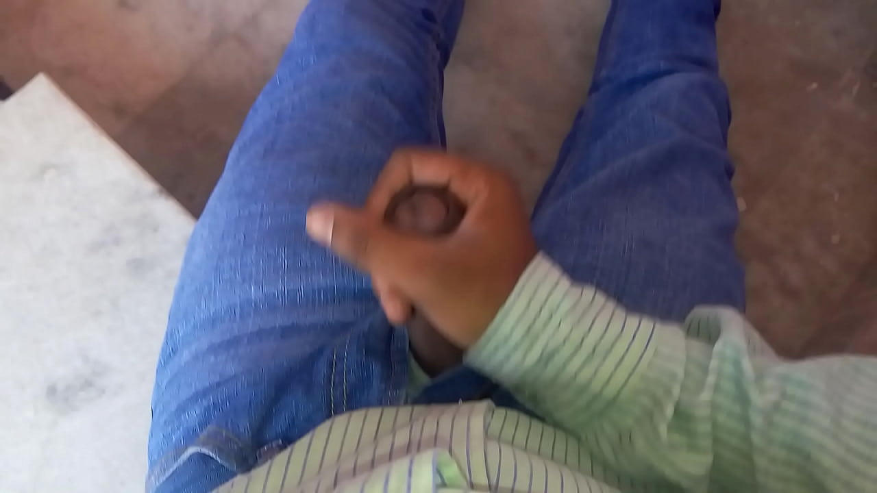 Masterrburate in jeans on the in roof