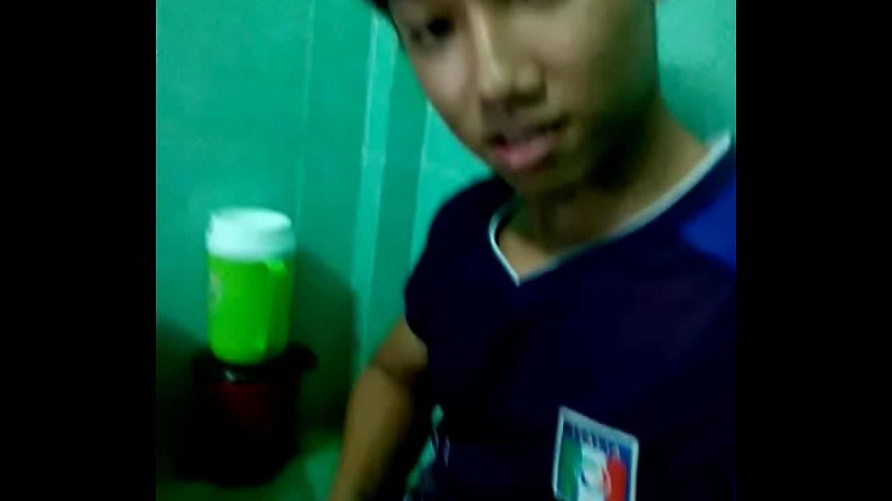 Boy Việt Nam khoe cu