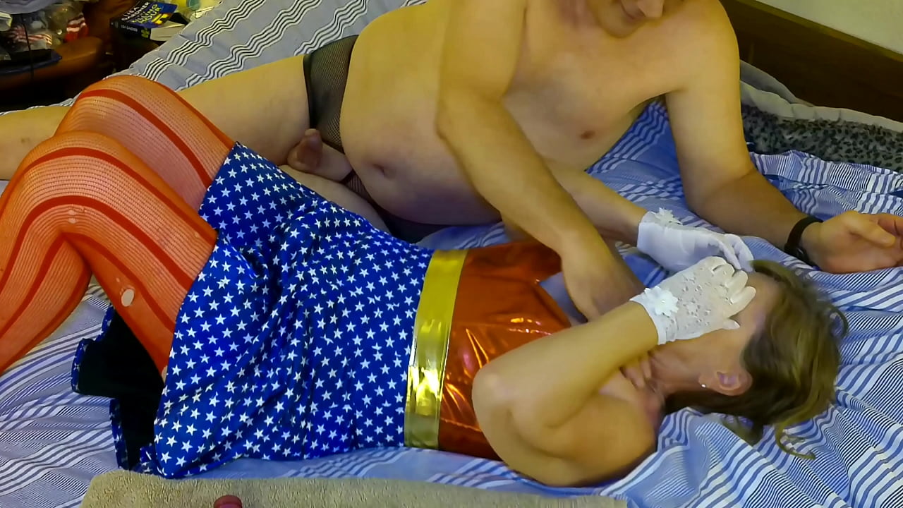 Mature old patriot slut gets fingered for New Year