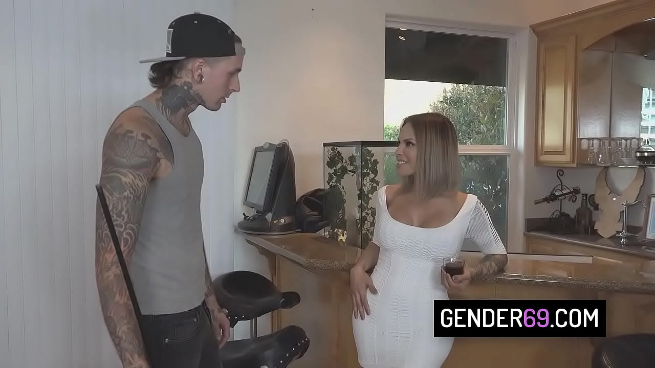 Hot tranny milf TS Foxxy anal reamed