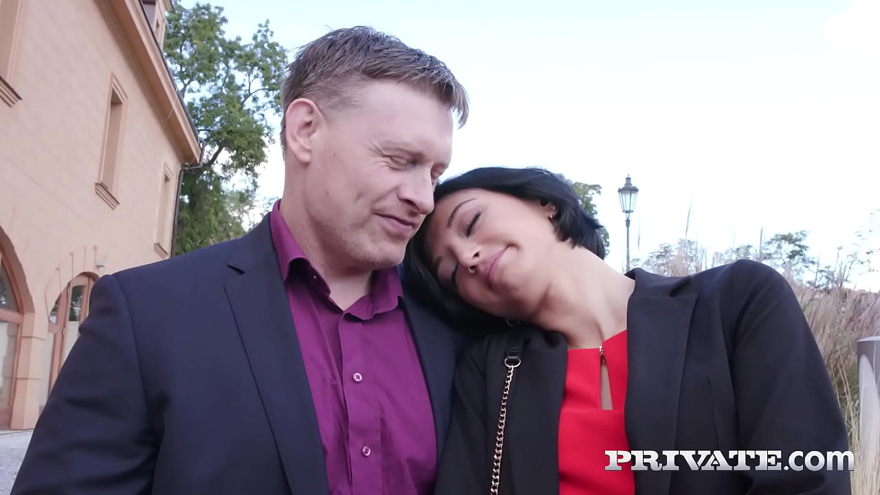 Madison Quinn Her Boredom with an Interracial Gangbang