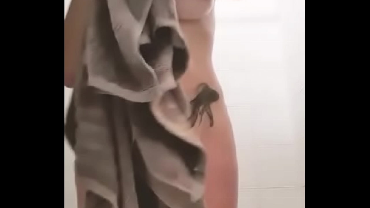 Petit extrait de la vid&eacute;o du mercredi. Une bonne douche apr&egrave;s le sport. Tu ...