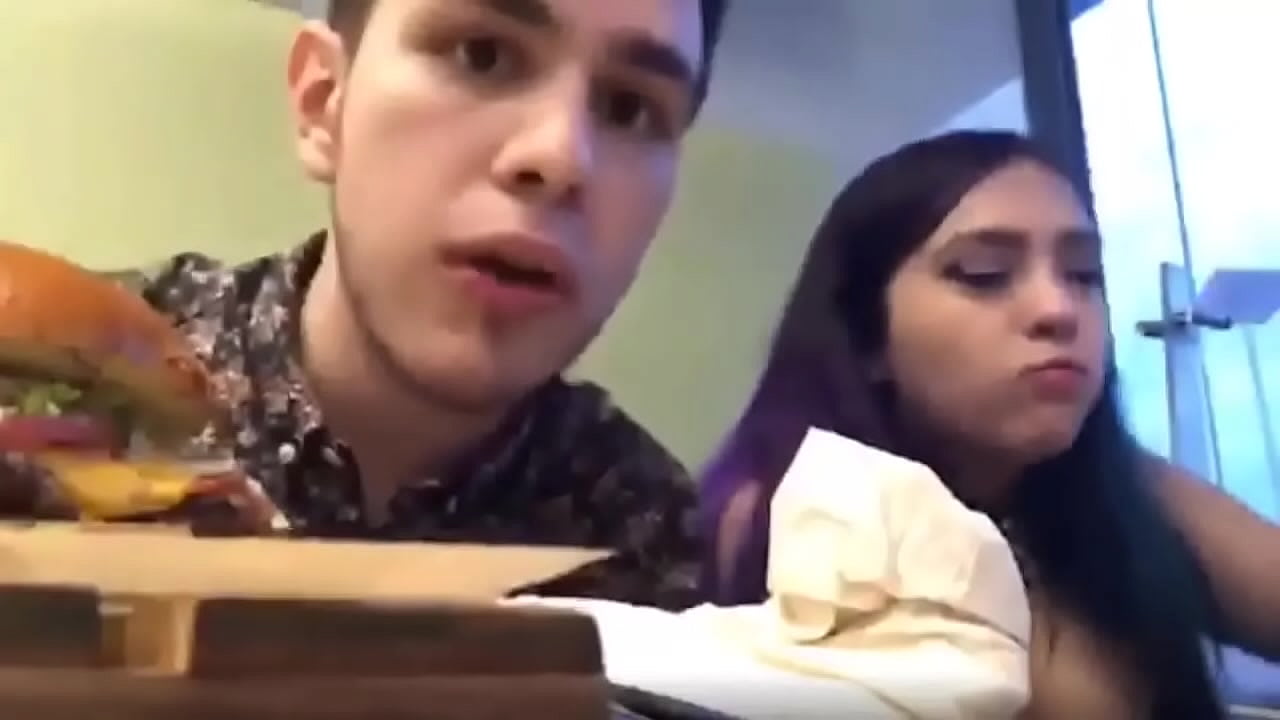 se ahoga mientras come