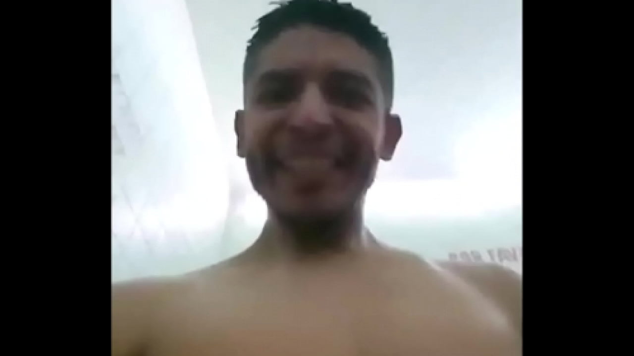 2 pollas grandes, 1 ba&ntilde;o de vapor