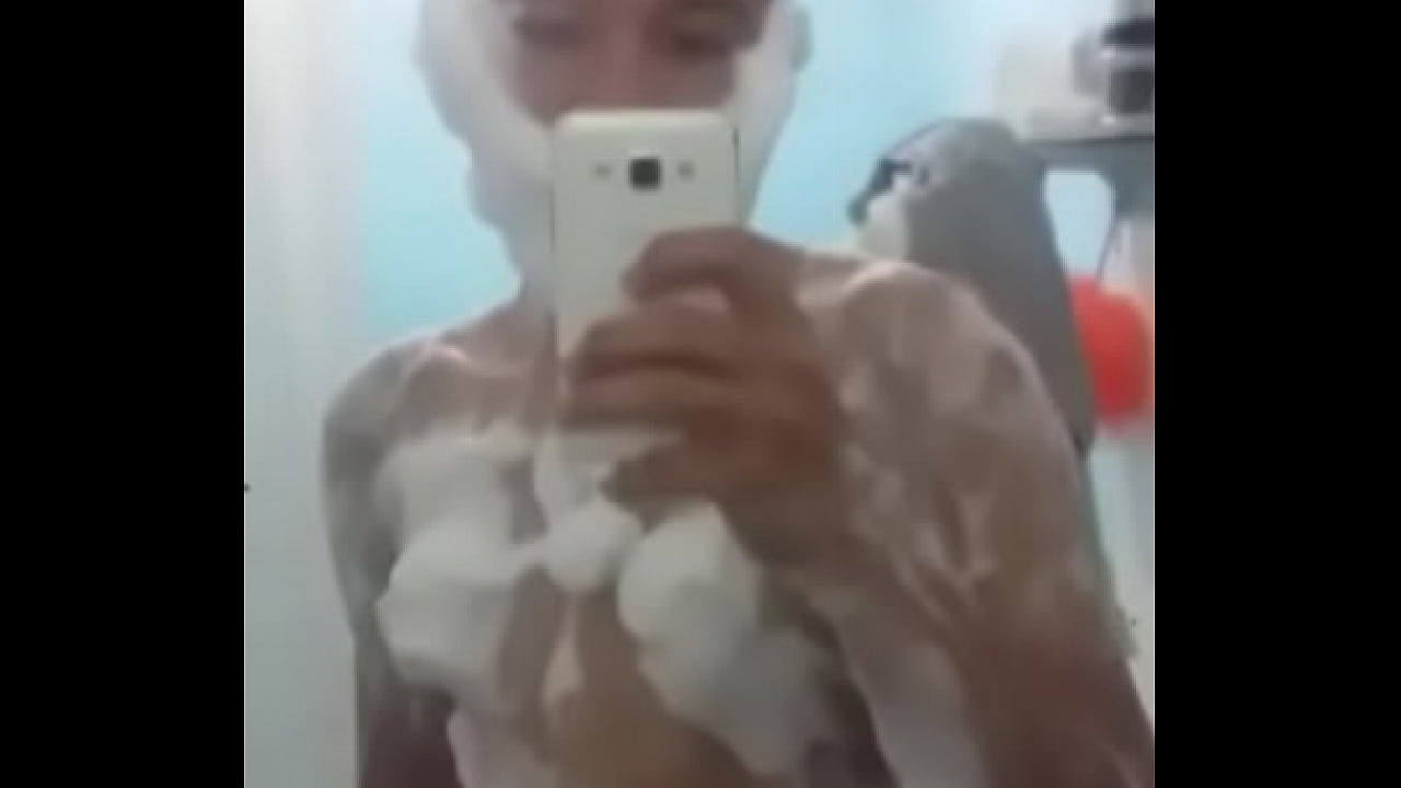 Mi t&iacute;o me encula