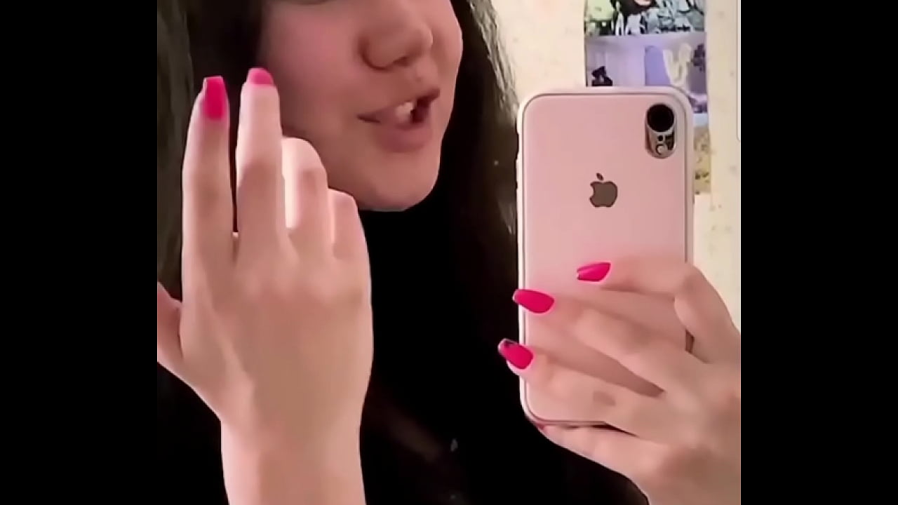 جنده ایرانی حشری در حال کوص مالی  تنها در خانه