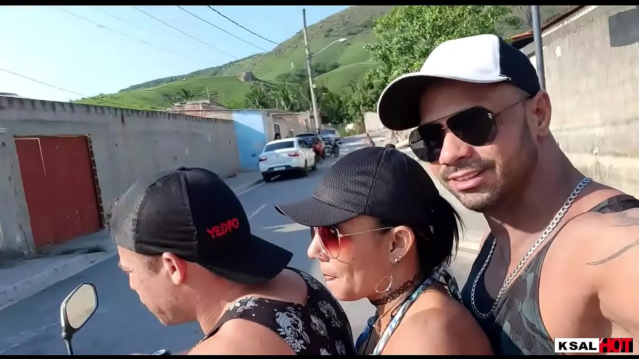 chegando em casa depois de muita orgia , pedi para socar firme no teu cuzinho gostoso