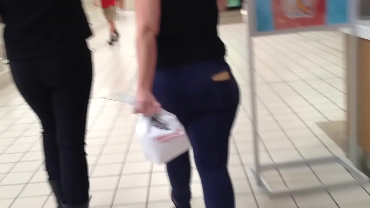 LATINA MALL BOOTY