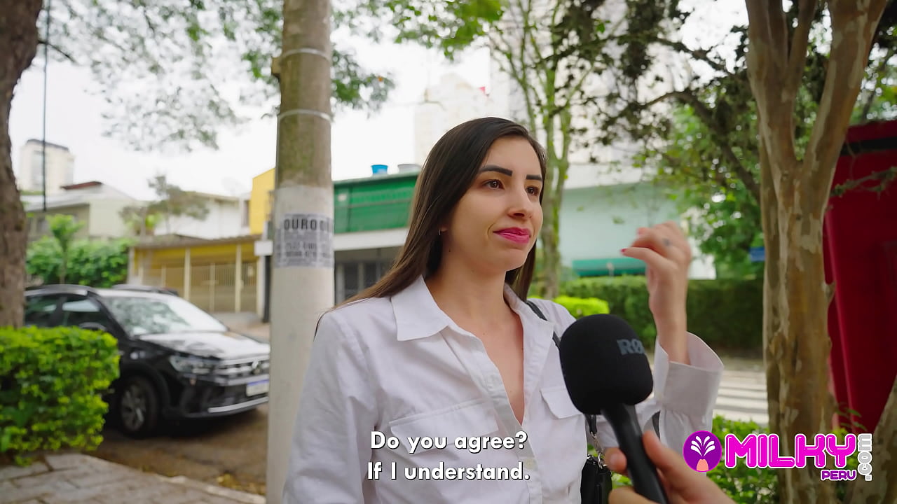 Hermosa brasile&ntilde;a me ense&ntilde;a su apartamento y le dejo el ano lleno de semen.