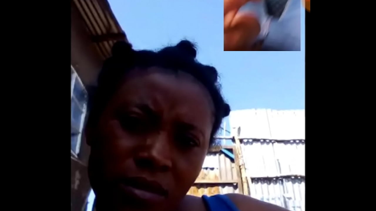 showing flash to  nig girl in fb messanger