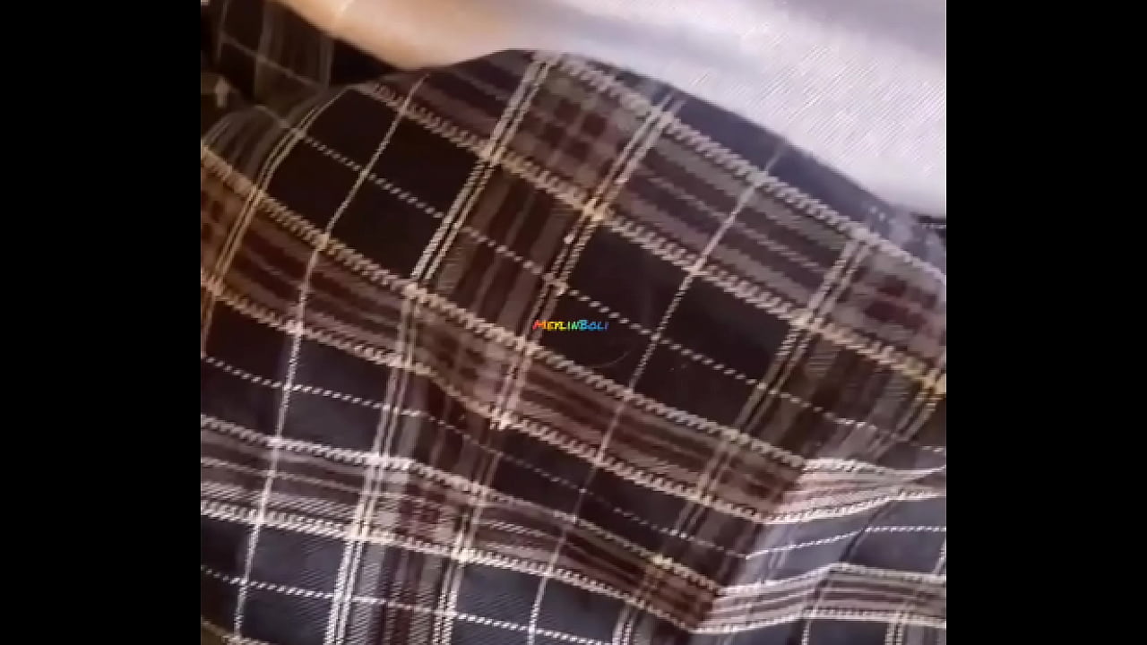 AMANDA COLEGIALA REALIZA CASTING CON SU VECINO SE ELLA LE INTERESA SER ACTRIZ Y SE DEJA GRABAR UN PORNO CASERO HERMOSA 18 A&Ntilde;OS