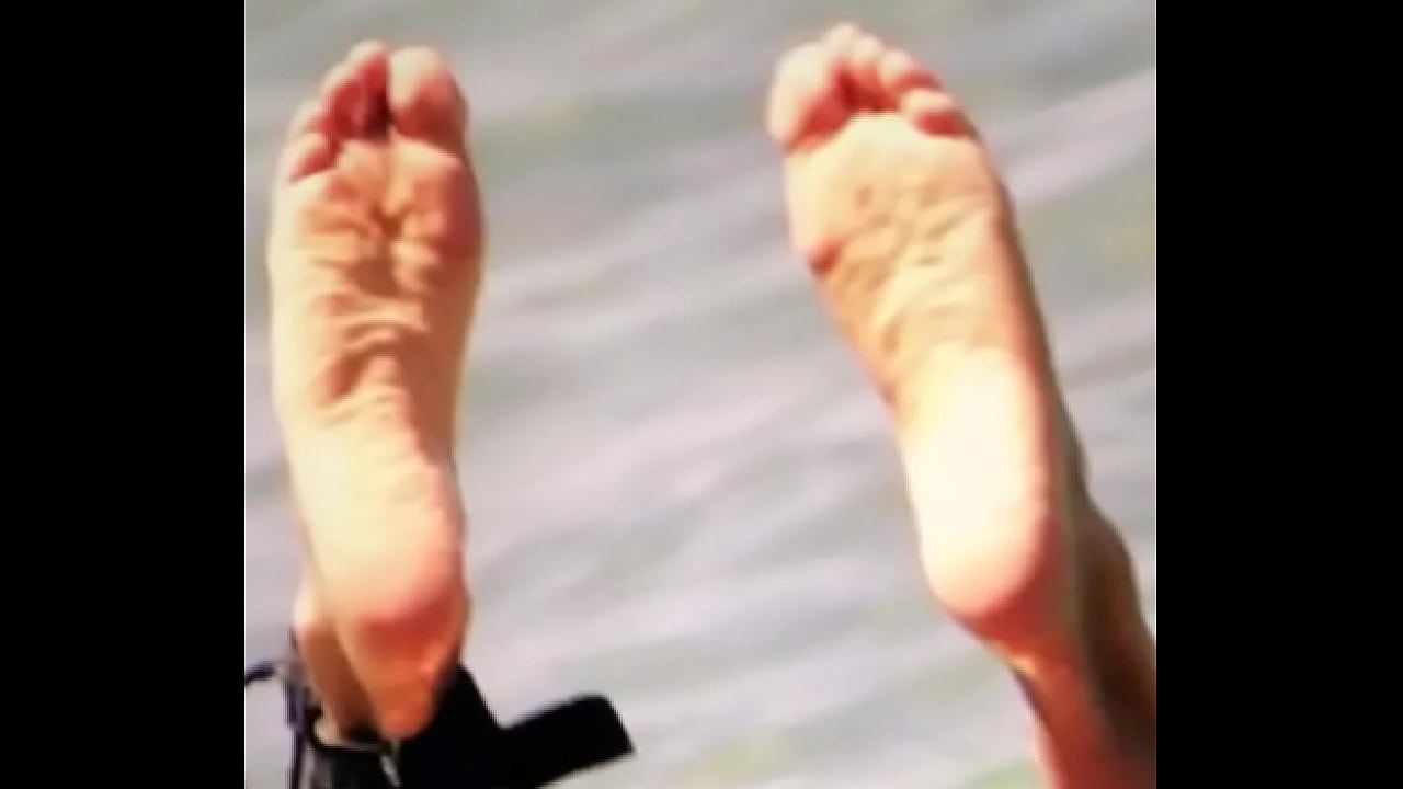 cumming on Cameron diaz feet