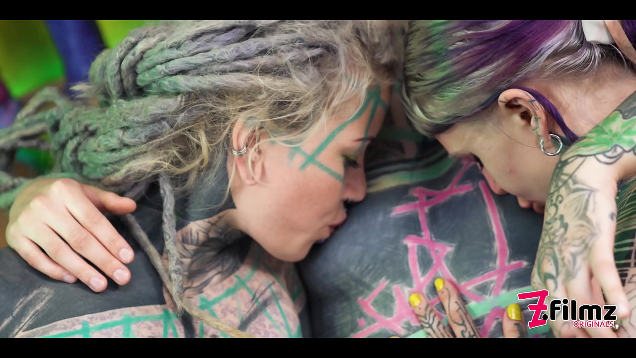 Tattoo lesbian girls cum play with fantasy dildo in pussy anal fun ass to mouth sextoy masturbation