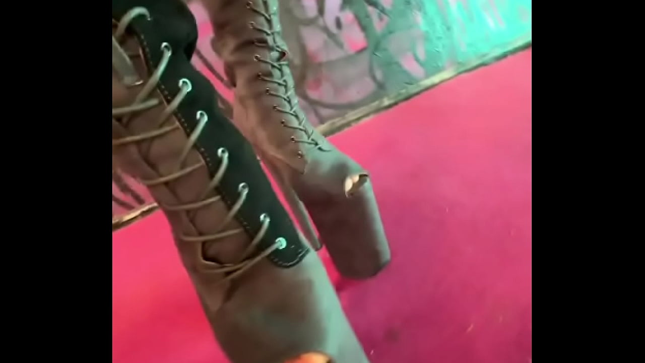 Do you like it shiny?  I love it shiny!!!  Make sure to find me on the other side of the world wide web and let o...