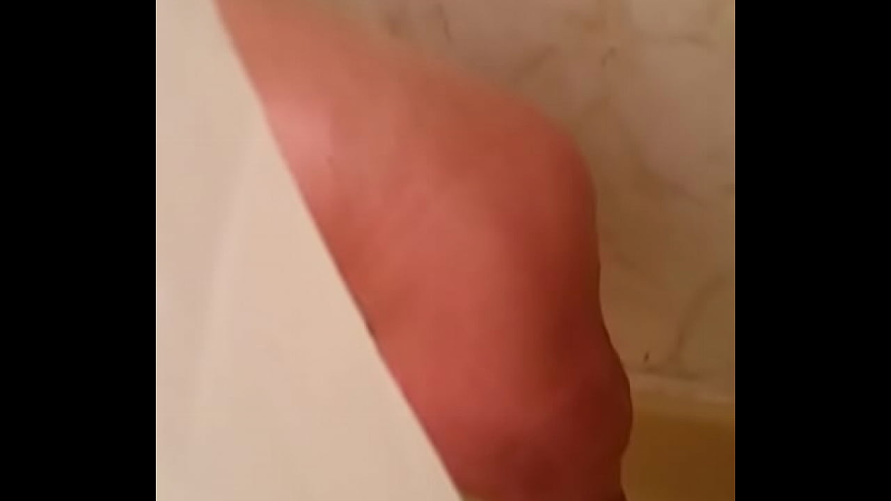 Please Rate.....She didnt see me. Showering before work hidden ass pussy titties