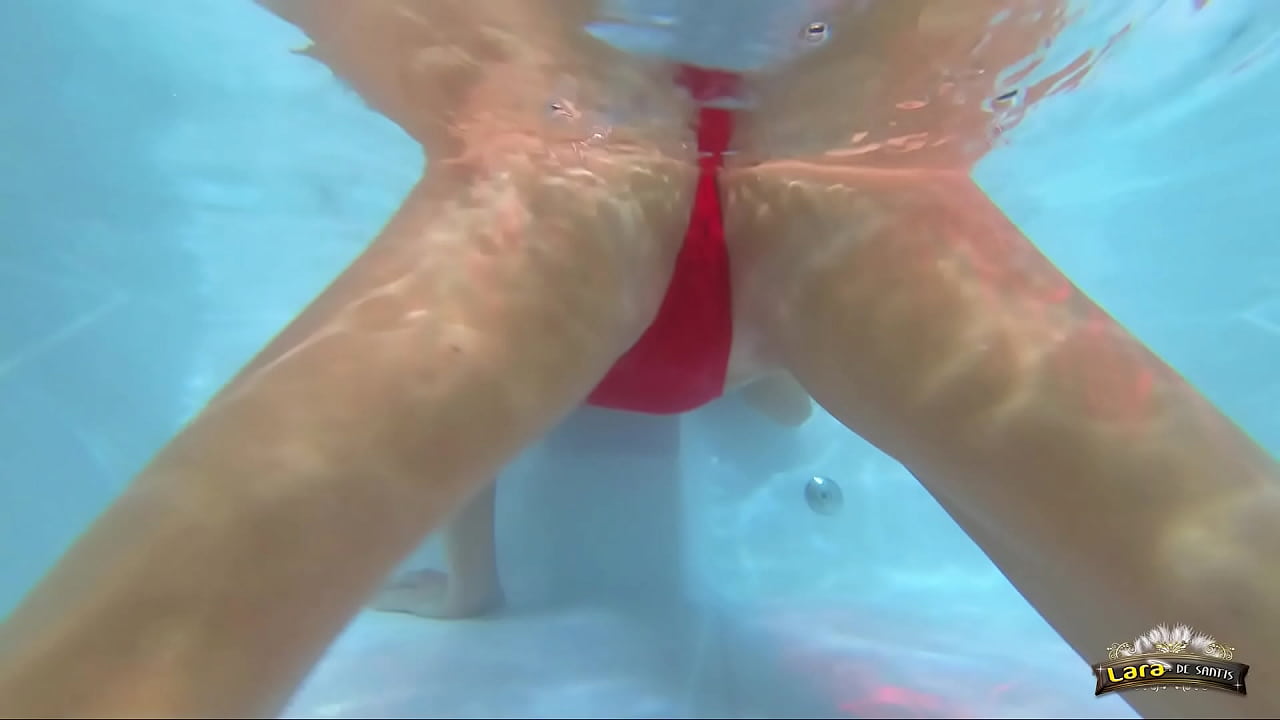 Lara De Santis - amatoriale - troia italiana - fatto in casa - sotto acqua figa tette e culo - masturbazione