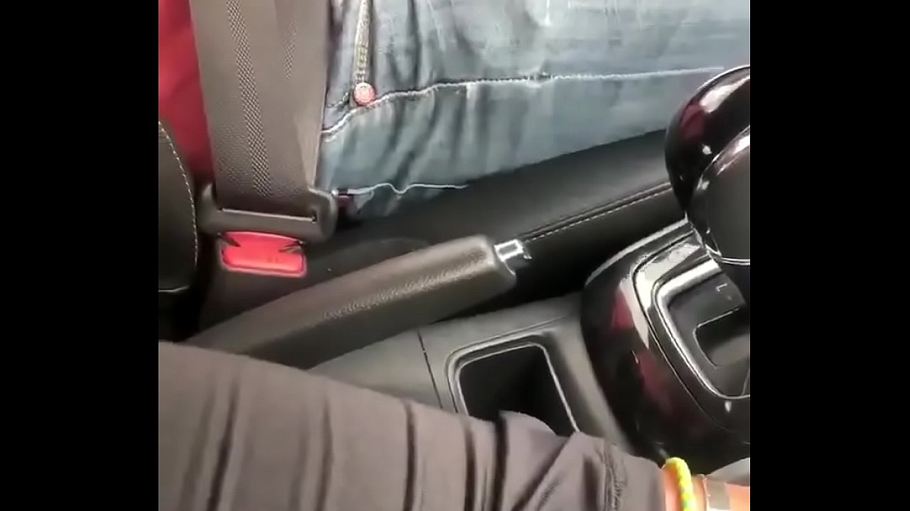 Ch&oacute;fer de uber con la verga dura