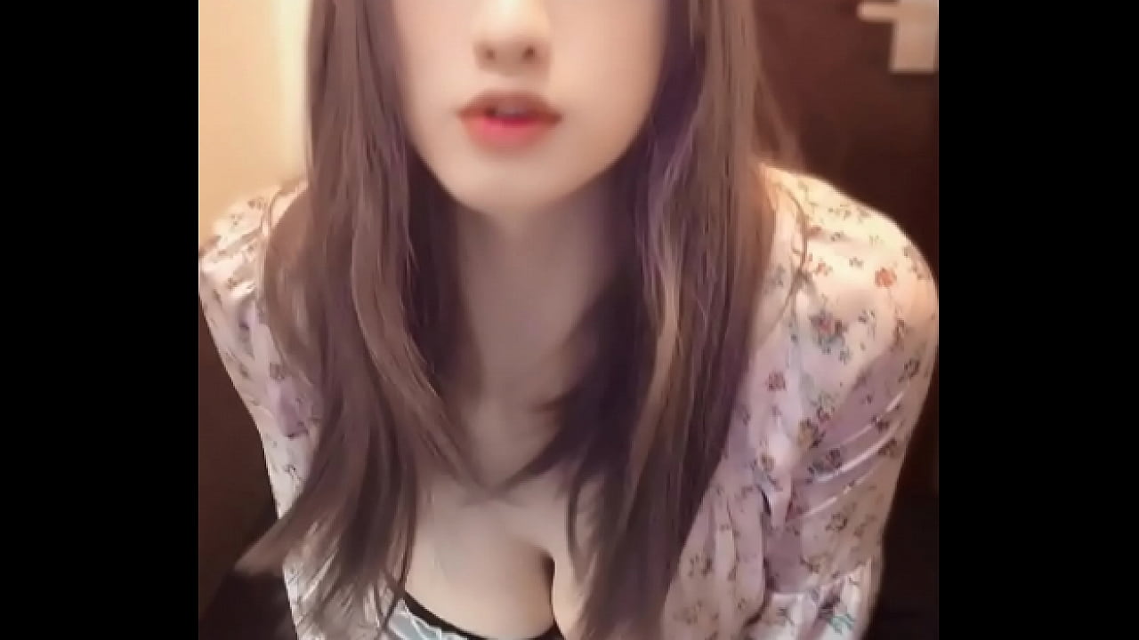 エッチな動画を配信するよ。とってもとってもエッチなビッチと清楚な男の娘がオナニーする動画