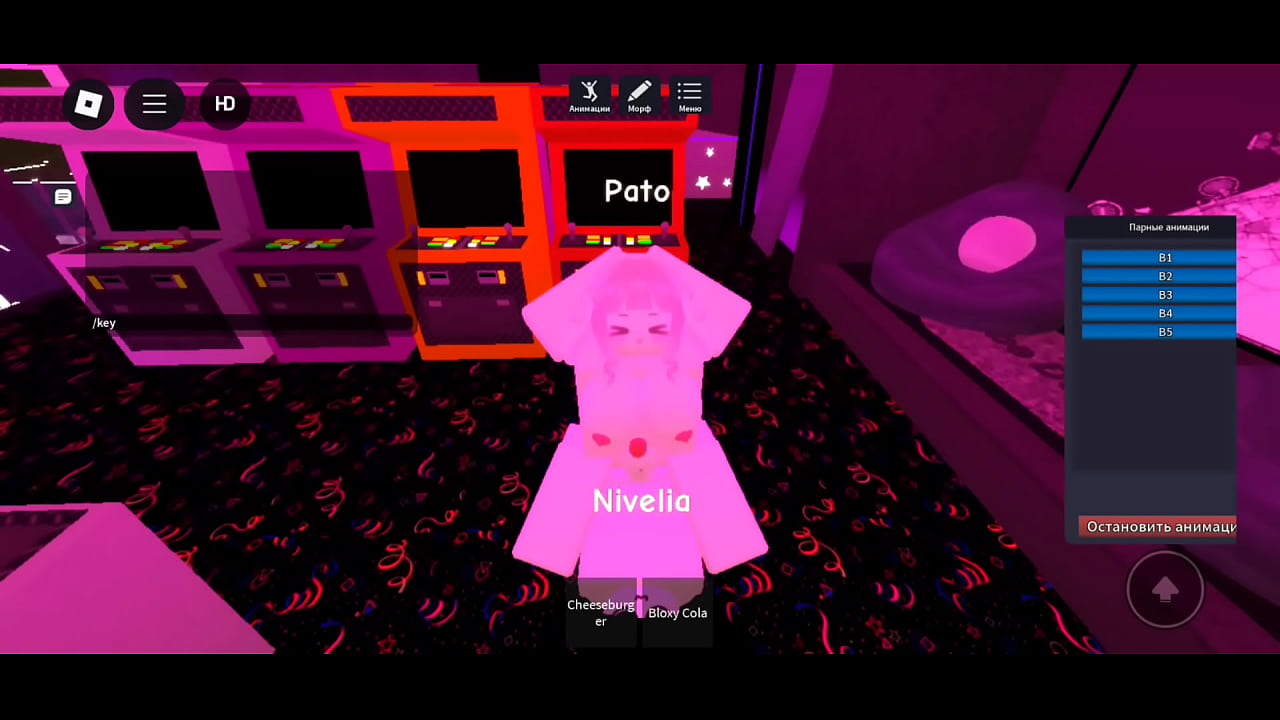 Pasandola bien en roblox con una amiga