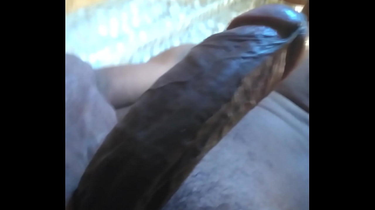 Mostrando a piroca grande