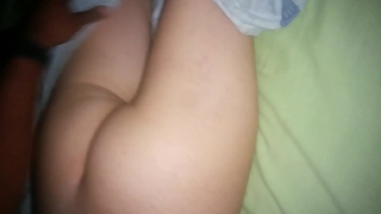 MI VECINO LE CHUPA EL CULO A MI ESPOSA