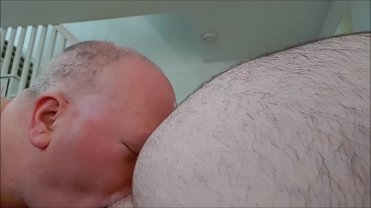 Tattooed chub screwing around with his big bear friend and cumming HARD