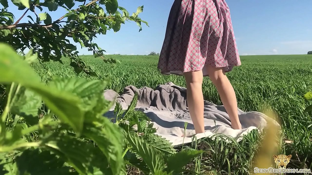 Girl Fingering Pussy Outside - Female Orgasm