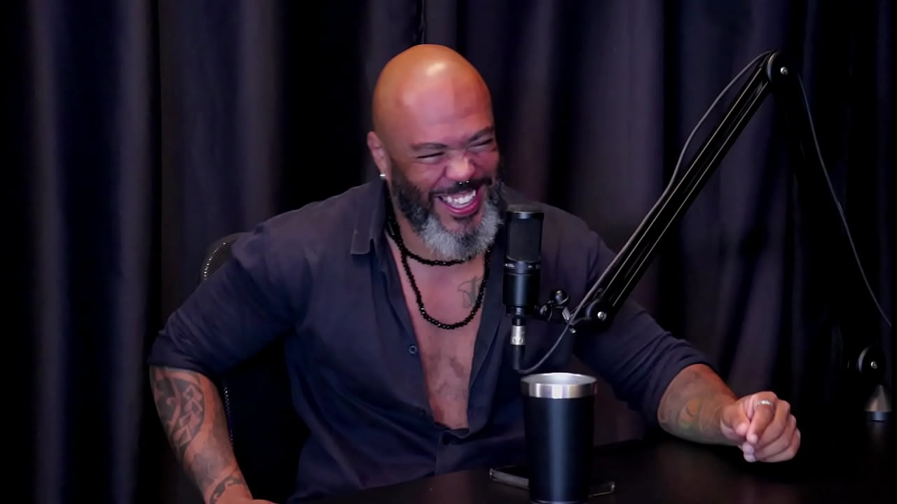 Fazia atendimento antes de seu expediente, ficou nervosa por achar que iriam comer seu cu, fez a tatuagem em uma suruba, e a sua exposi&ccedil;&atilde;o... - Annie Clementine (WATCH ON: SHEER/RED)