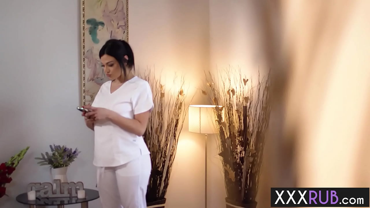 Ass worship Mona Azar massaged guy and gave him a perfect blowjob before rough pussy fucking