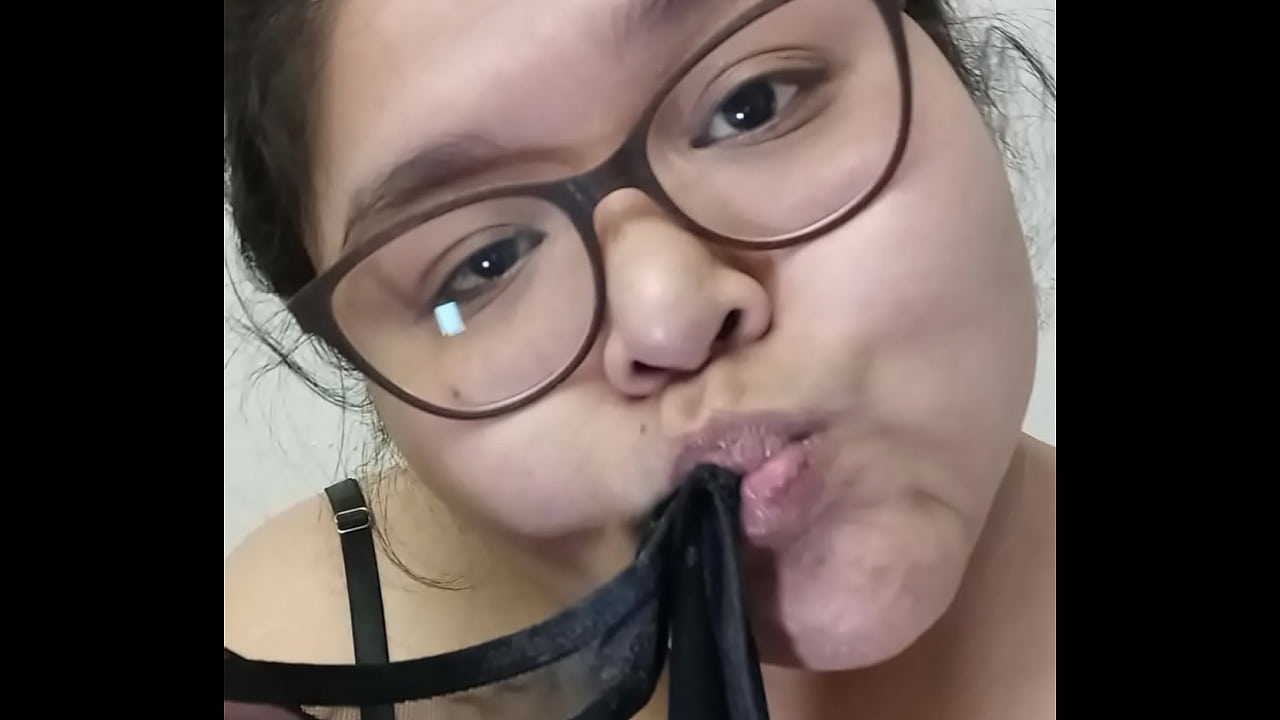 Deesdeepthroat - Dee loves cum she eats it straight off her panties! Nasty girl