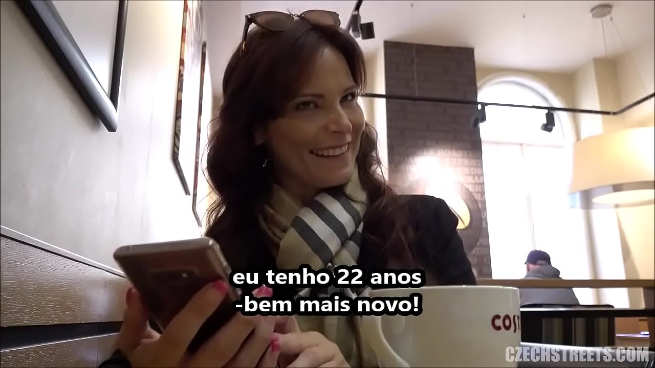 Coroa dando para desconhecido - PT - BR -