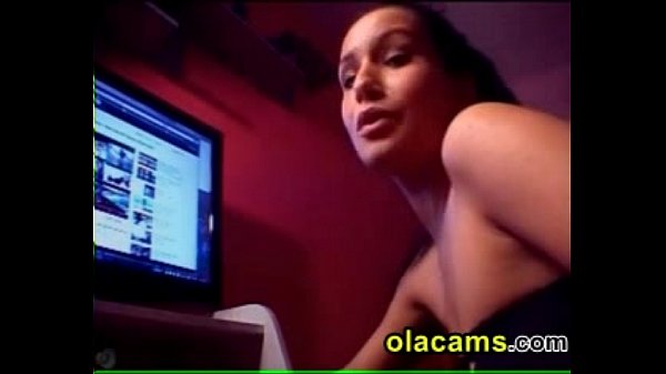 Sexy skinny teen brunette oiled body webcam