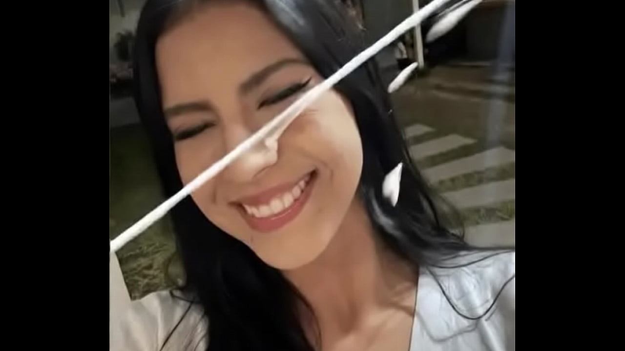 Recibe la leche y me encanta a la putita