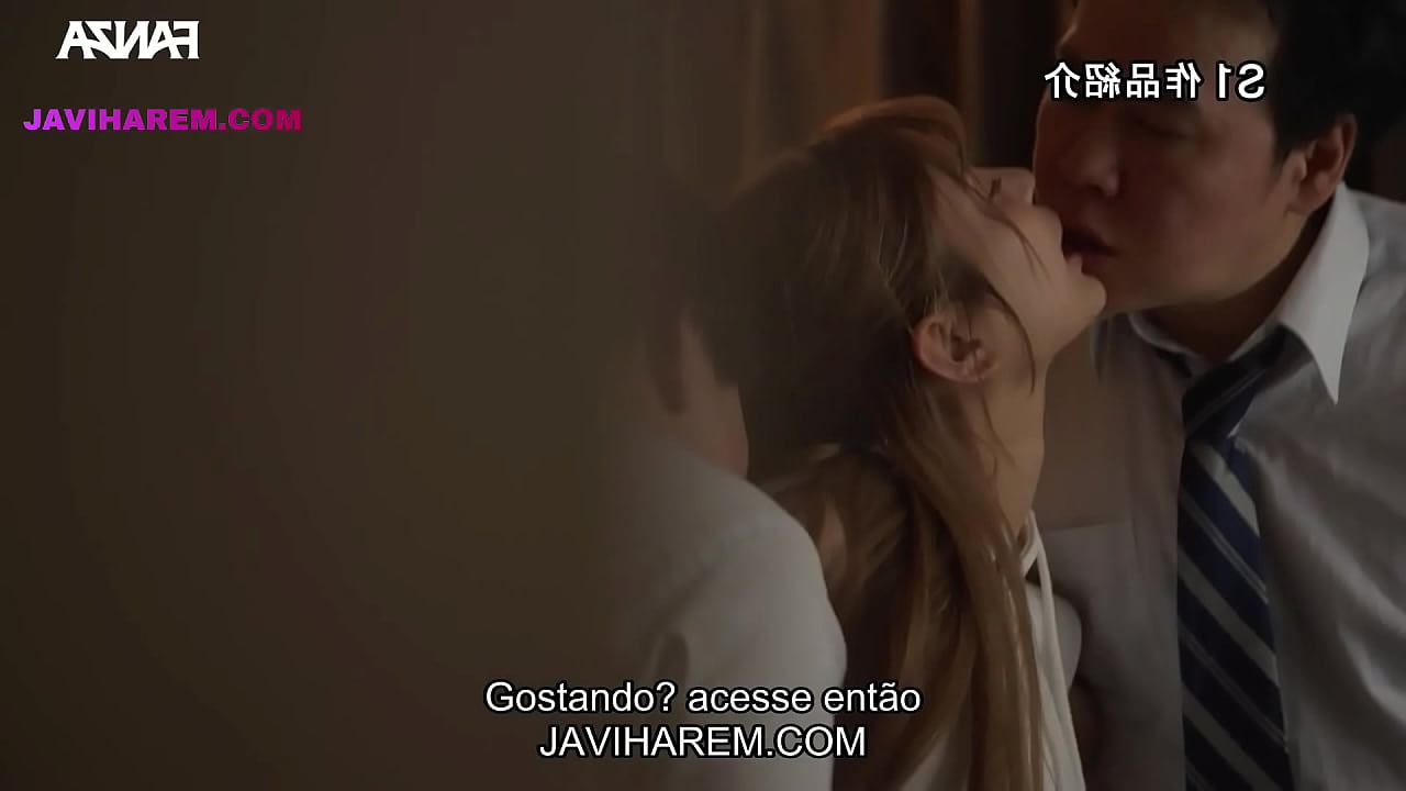 Casada tem v&aacute;rios amantes, mas o corno v&ecirc; eles fudendo - LEGENDADO