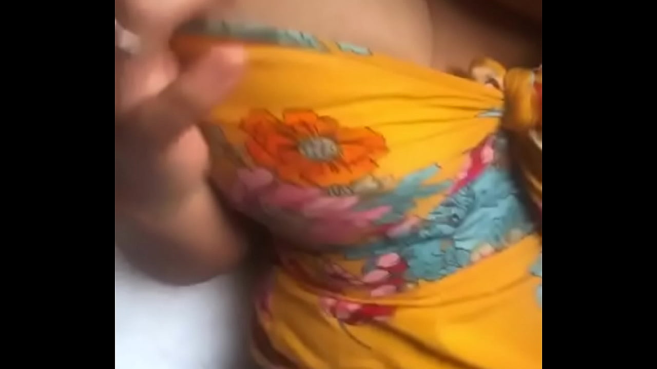 Amiga ense&ntilde;a todo su cuerpo