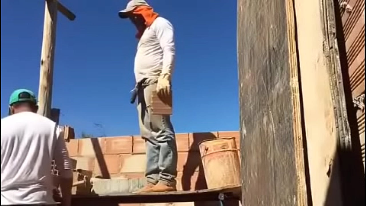 flagrado com a boca na pica trabalhadores bra&ccedil;ais na putaria de macho